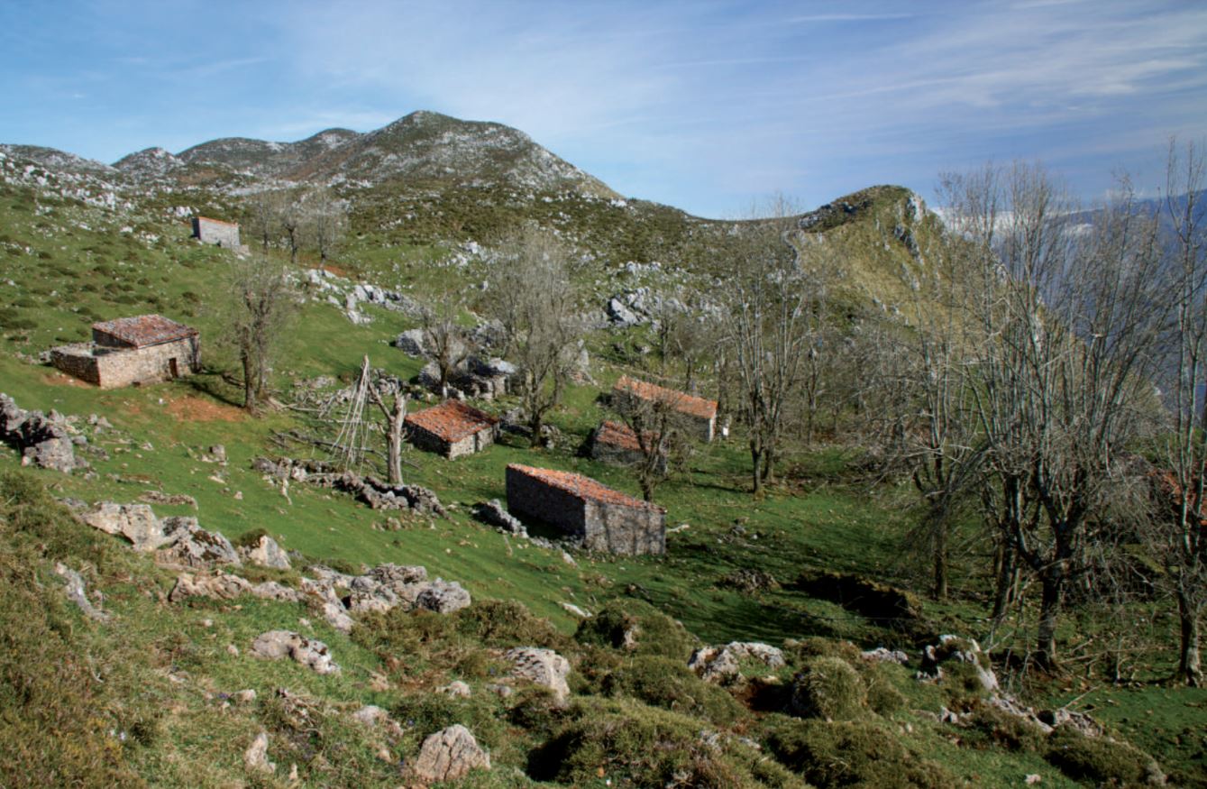 La Piedra l’Osu (Valle Altu de Peñamellera), por Ástur Paredes